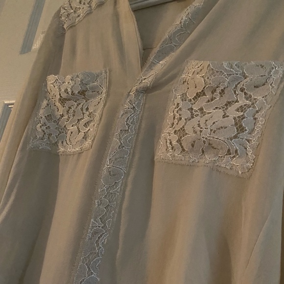 BCBG cream blouse with lace, size xs - Picture 4 of 5